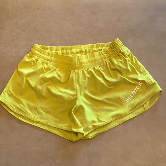 NWOT:Lululemon/Peloton Hotty Hot Short 2.5” inseam - Picture 1 of 3